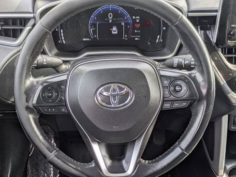 Used 2023 Toyota Corolla Cross XLE image 12