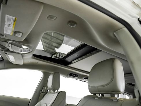 Used 2020 Chrysler Pacifica Limited w/ Advanced Safetytec Group FWD image 4