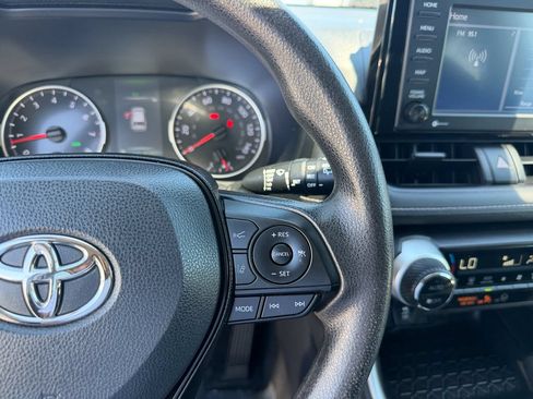 Used 2022 Toyota RAV4 XLE FWD image 17