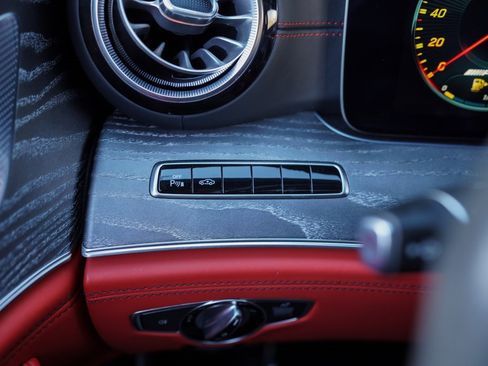 Used 2020 Mercedes-Benz AMG GT 63 image 30