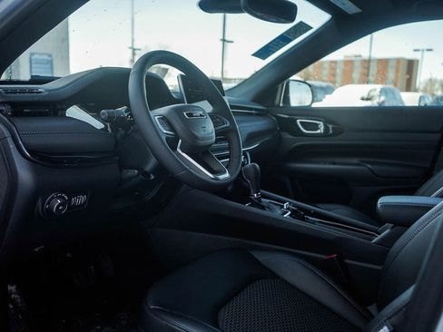 New 2026 Jeep Compass Latitude image 18