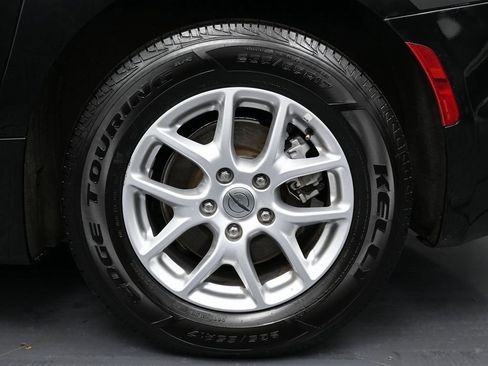 Used 2024 Chrysler Pacifica Touring-L image 12