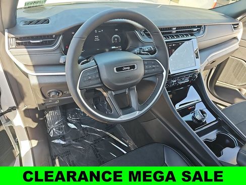 New 2025 Jeep Grand Cherokee Altitude image 16