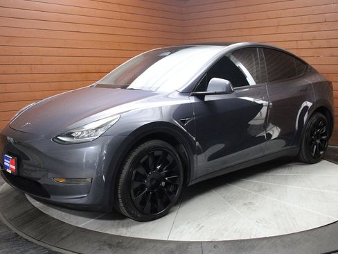 Used 2023 Tesla Model Y Long Range image 5