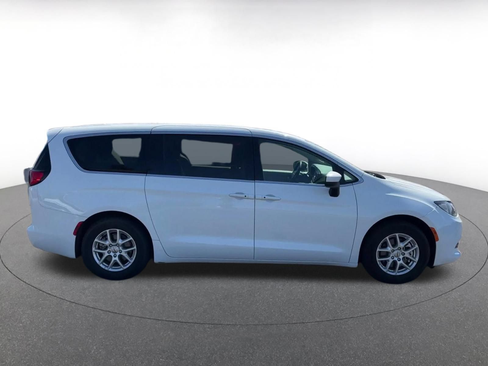 Used 2023 Chrysler Voyager LX FWD image 15