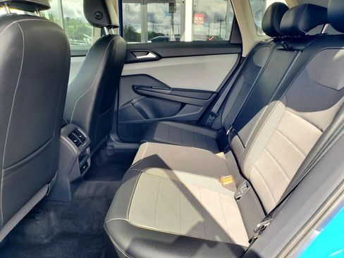 Used 2023 Volkswagen Taos SE w/ Panoramic Sunroof Package AWD/4WD image 14