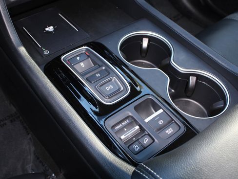 Certified 2025 Honda Pilot Touring image 14