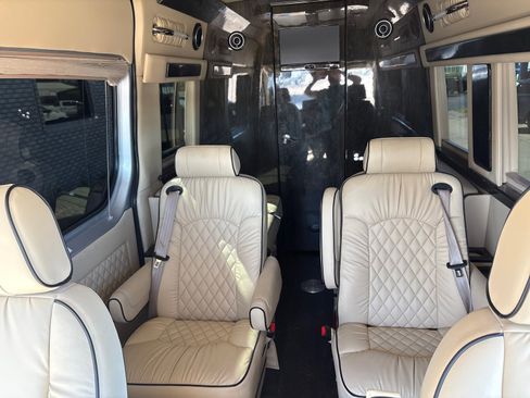 Used 2019 Mercedes-Benz Sprinter 144 image 24