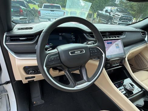 Used 2024 Jeep Grand Cherokee Limited 4xe AWD/4WD image 25