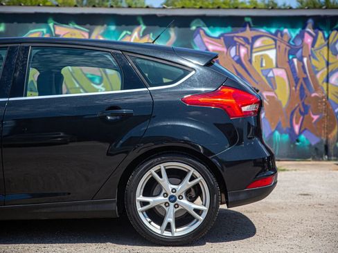 Used 2015 Ford Focus Titanium FWD image 21