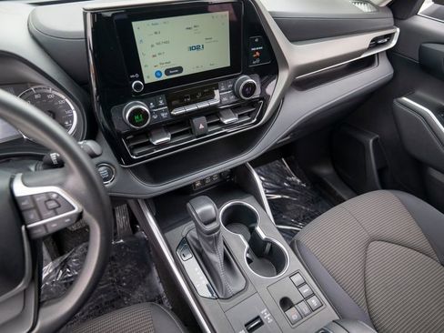 Used 2023 Toyota Highlander L image 21