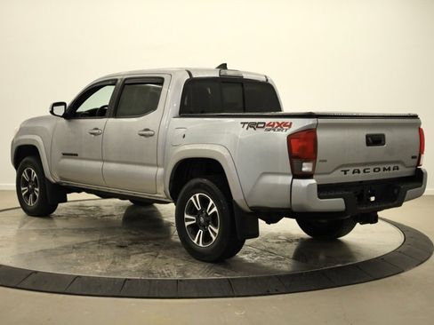 Used 2019 Toyota Tacoma TRD Sport image 5