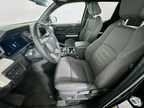 Used 2024 Toyota Tacoma TRD Off-Road image 13