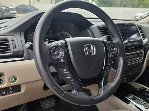Used 2017 Honda Pilot Touring image 9