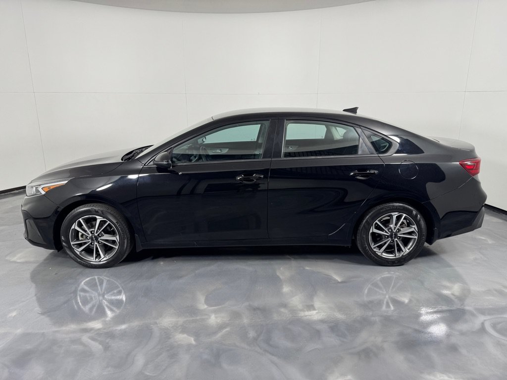 Used 2023 Kia Forte LXS w/ LXS Technology Package FWD image 8