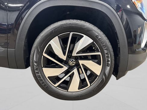 Used 2025 Volkswagen Atlas SE image 53