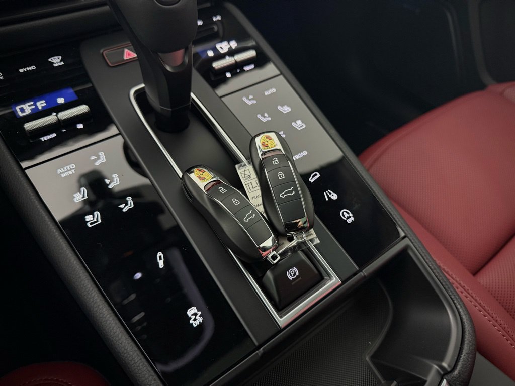 Certified 2026 Porsche Macan AWD/4WD image 27