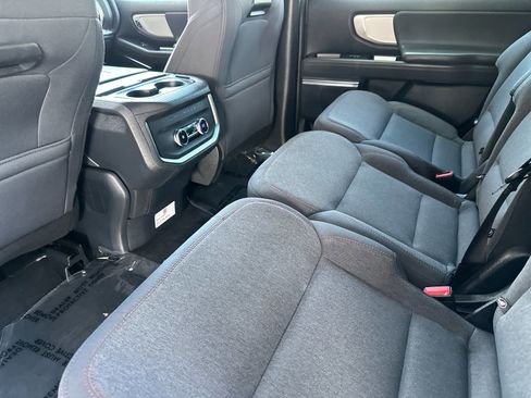 Certified 2025 Ford Expedition Active image 12