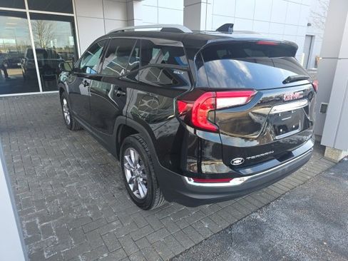 Used 2023 GMC Terrain SLT image 2