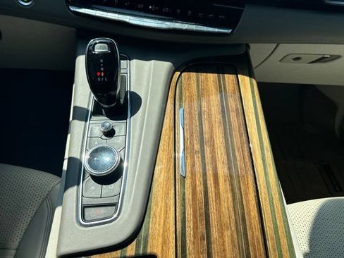 Used 2021 Cadillac Escalade Premium Luxury Platinum AWD/4WD image 18