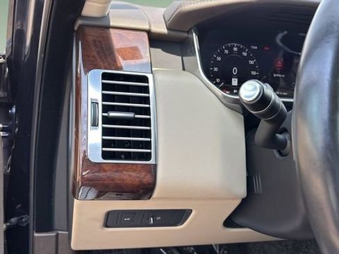 Used 2019 Land Rover Range Rover Long Wheelbase Supercharged image 22
