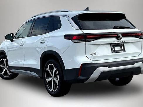 New 2026 Volkswagen Tiguan SE FWD image 3
