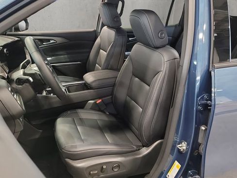 Used 2025 Chevrolet Traverse LT w/ Sun and Wheel Package AWD/4WD image 10