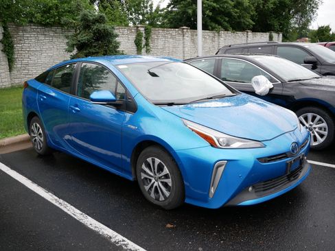 Certified 2021 Toyota Prius LE AWD/4WD image 4