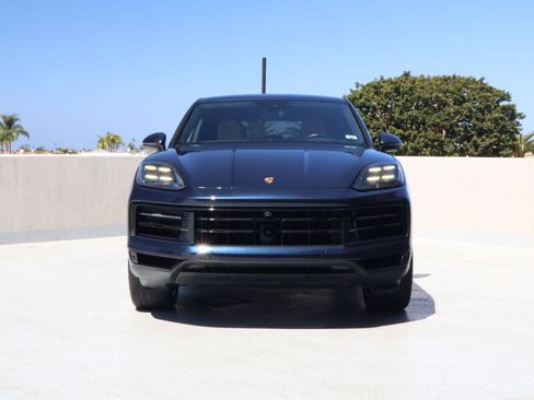 Certified 2024 Porsche Cayenne Coupe AWD/4WD image 6
