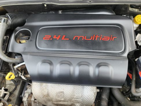 Used 2018 Jeep Renegade Latitude AWD/4WD image 21
