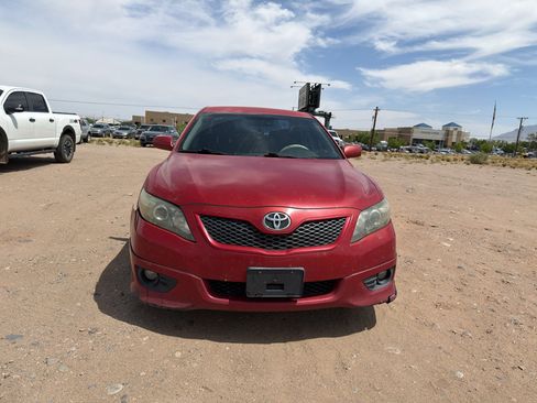 Used 2010 Toyota Camry SE FWD image 2
