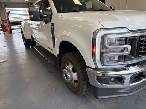 Used 2025 Ford F350 Lariat w/ Lariat Ultimate Package AWD/4WD image 1