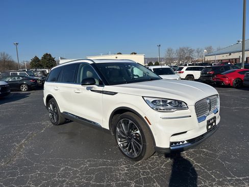 Used 2020 Lincoln Aviator Reserve w/ Equipment Group 202A image 2