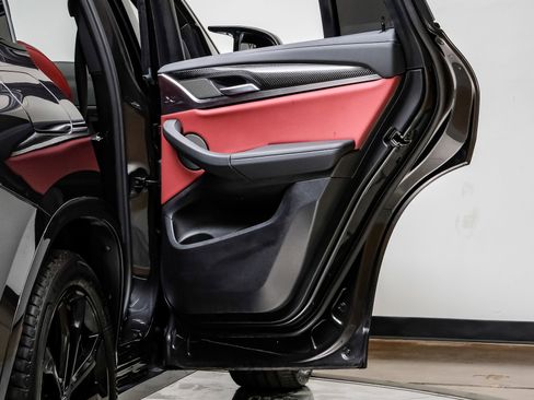Used 2024 BMW X4 M40i w/ Shadowloine Package image 49