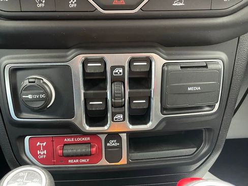 Used 2022 Jeep Gladiator Mojave w/ Cold Weather Group AWD/4WD image 36
