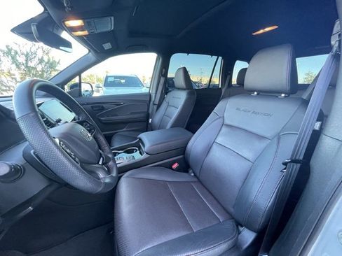 Used 2025 Honda Passport Black Edition image 15