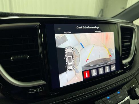 New 2027 Chrysler Pacifica Limited w/ Family Tech Group AWD/4WD image 16
