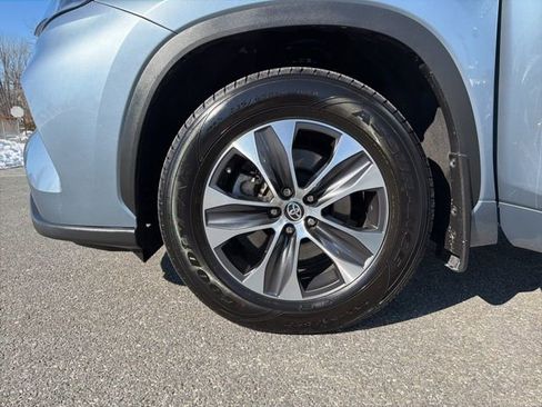 Used 2021 Toyota Highlander XLE image 29
