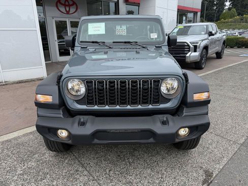 Used 2025 Jeep Wrangler Sport AWD/4WD image 9