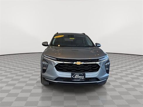 Certified 2025 Chevrolet Trax LT w/ LT Convenience Package image 3