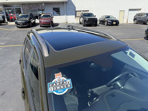 Used 2016 Jeep Cherokee 75th Anniversary image 8