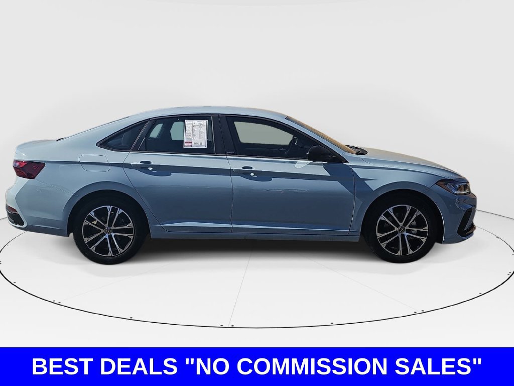Used 2025 Volkswagen Jetta Sport FWD image 2