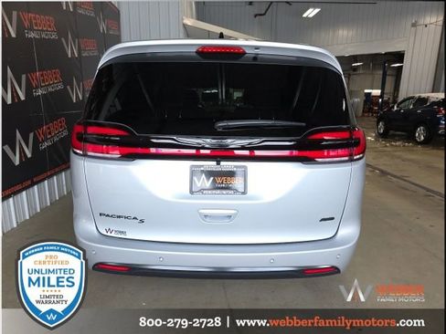 New 2026 Chrysler Pacifica Select image 5
