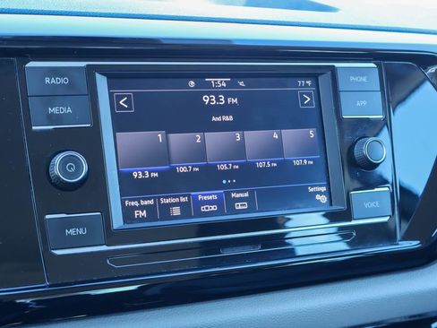 Used 2024 Volkswagen Taos S image 5