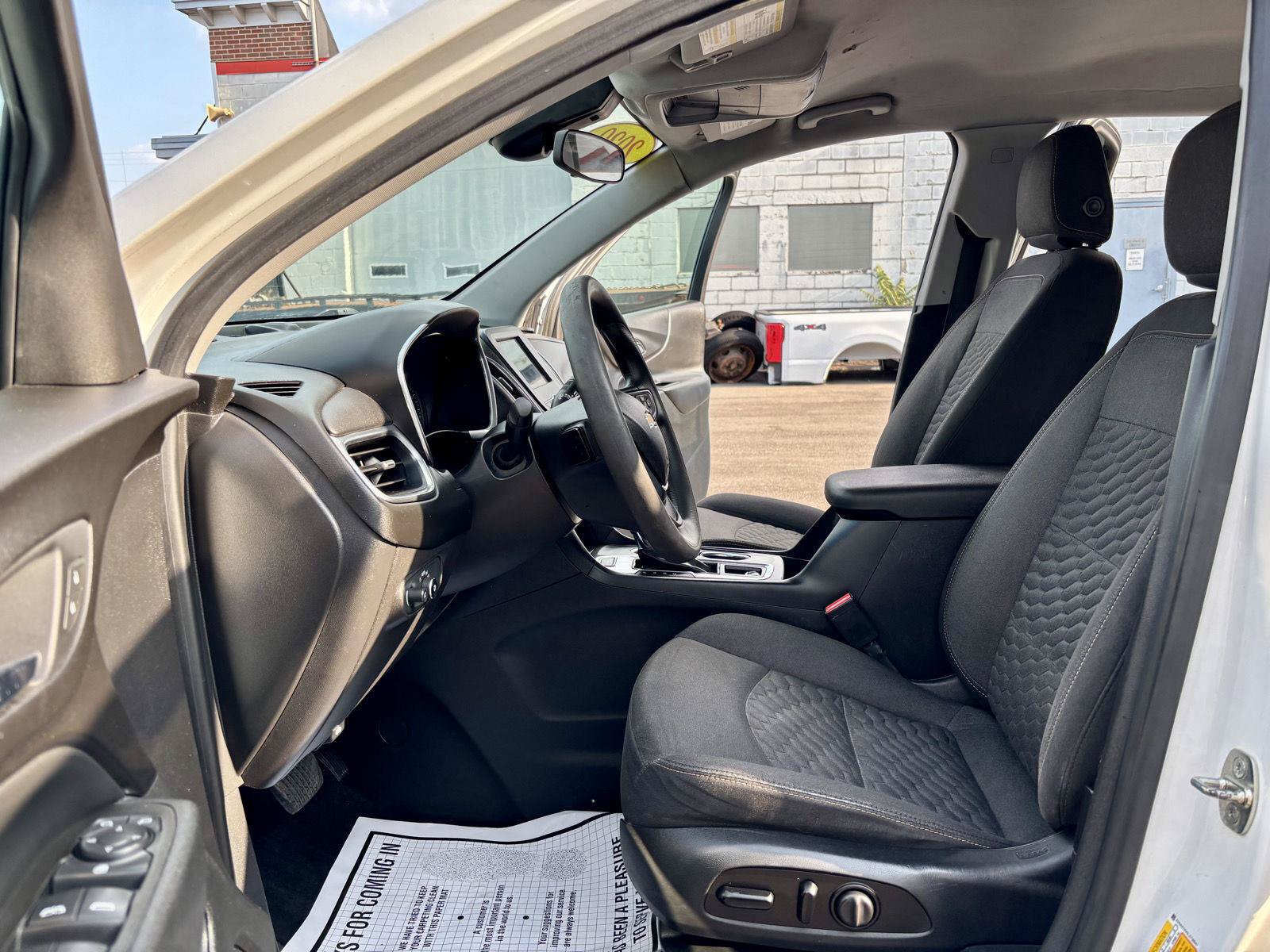 Used 2020 Chevrolet Equinox LT AWD/4WD image 2