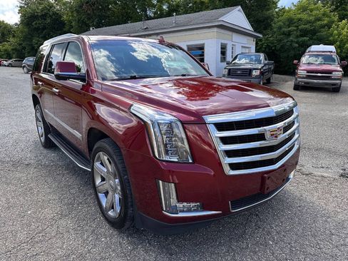 Used 2017 Cadillac Escalade Luxury AWD/4WD image 12