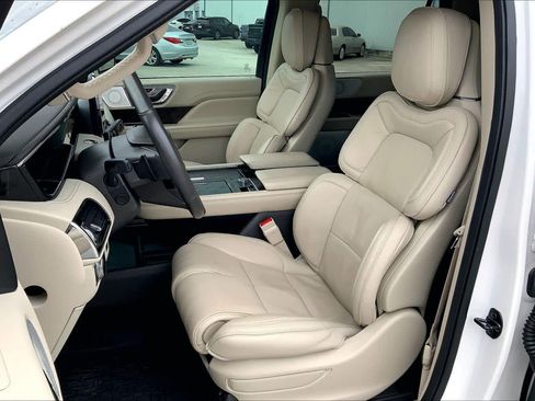 Used 2019 Lincoln Navigator Reserve AWD/4WD image 8