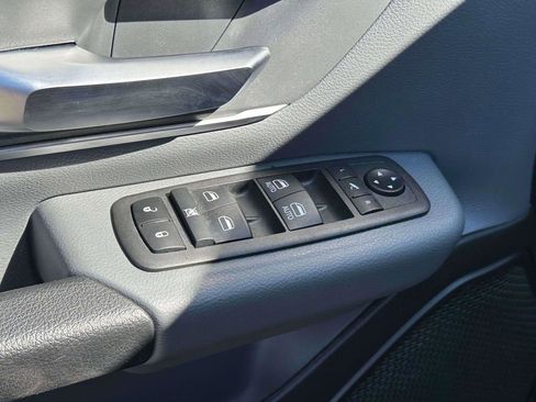 Used 2022 RAM 1500 Big Horn AWD/4WD image 16