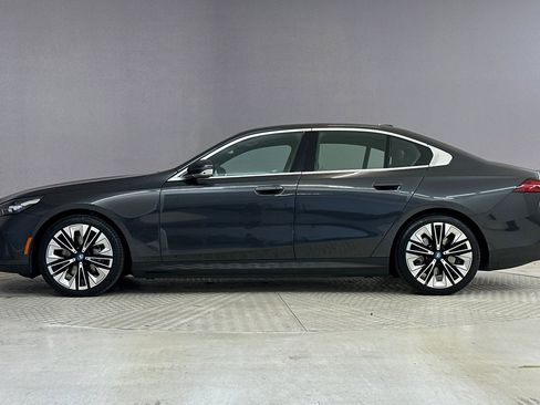 Certified 2024 BMW i5 eDrive40i w/ Premium Package image 2