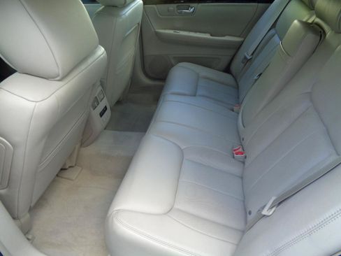 Used 2011 Cadillac DTS Luxury FWD image 6